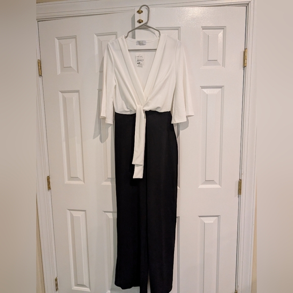 Chic Two-Tone Jumpsuit - Picture 1 of 4